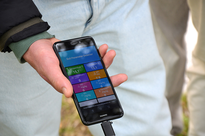 Mostrando herramientas a los alumnos